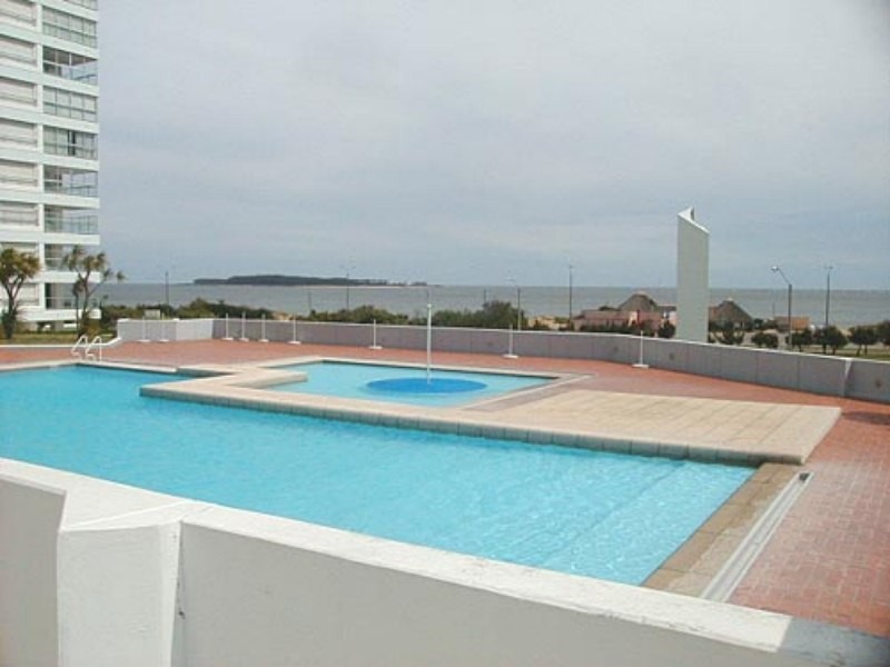 Cómodo dpto en alquiler a pasos del mar 